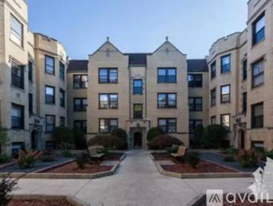 Main picture of 1115 W Oakdale Ave