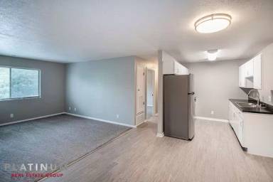 Main picture of 5402 S 77th St