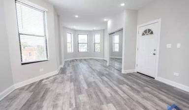 Main picture of 5321 N Ashland Ave