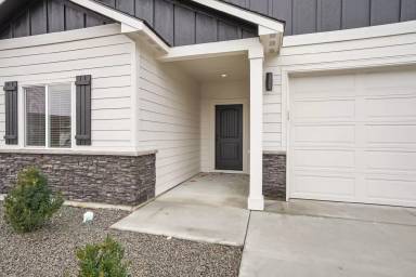 Main picture of 440 Cutlass St