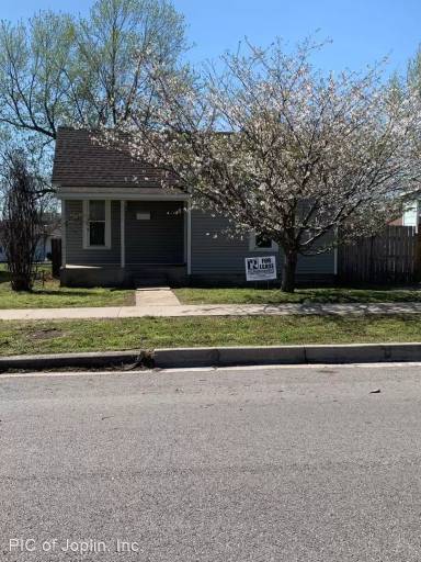 Main picture of 2204 S Moffet Ave