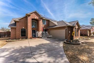 Main picture of 1824 Hill Ridge Dr