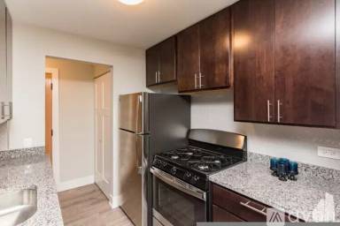 Main picture of 530 W Surf St