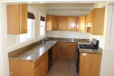 Main picture of 4804 Webster St