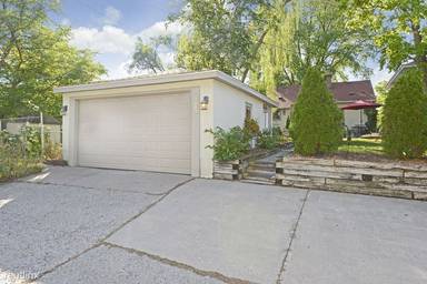 Main picture of 5005 Abbott Ave S