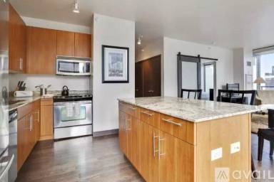 Main picture of 27 E Illinois St