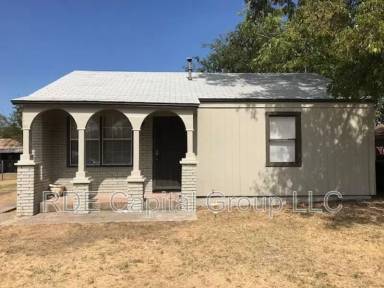Main picture of 2417 Lowriemore Ln