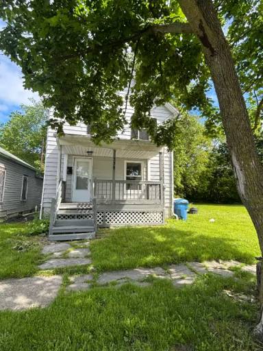 Main picture of 338 W 17th St