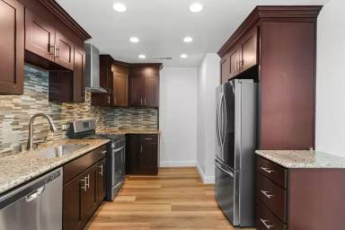 Main picture of 420 N Batavia St