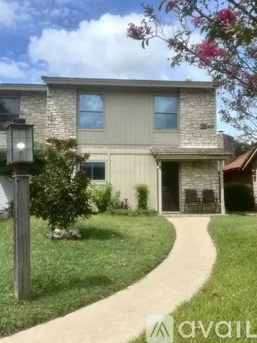 Main picture of 300 Lucy Ln