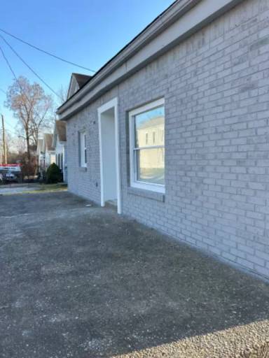 Main picture of 811 W 8 St