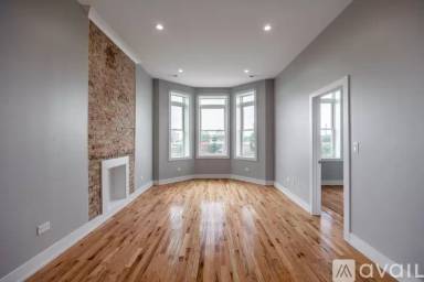 Main picture of 3328 W Congress Pkwy