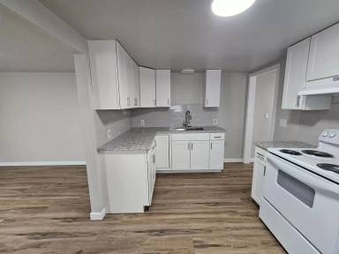 Main picture of 406 E Broadway Ave