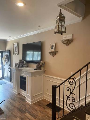 Main picture of 1916 S Front St