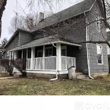 Main picture of 303 W 2nd St