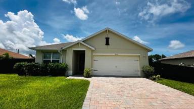 Main picture of 3006 NE 7th Pl