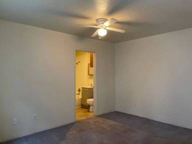 Main picture of 114 E 11th St