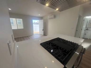 Main picture of 4837 Clark Ave