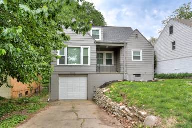 Main picture of 4812 Maple St