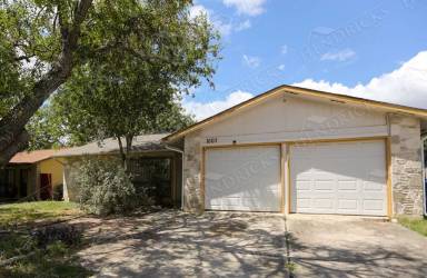 Main picture of 1007 Honeytree Ln