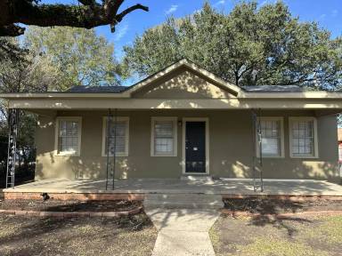 Main picture of 900 Madeline Ave
