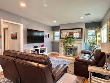 Main picture of 2534 S Alden St