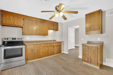 Main picture of 11 Russell Rd