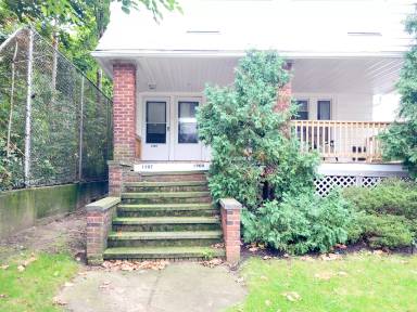 Main picture of 1915 Spring Rd