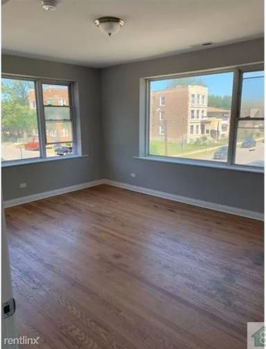 Main picture of 1147 E 72nd St