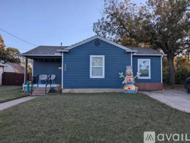 Main picture of 220 W College St