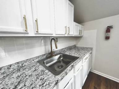 Main picture of 180 N 12th St