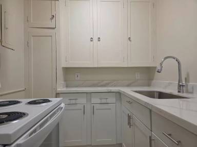 Main picture of 734 Broadway E