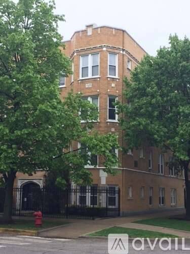 Main picture of 2456 N Maplewood Ave