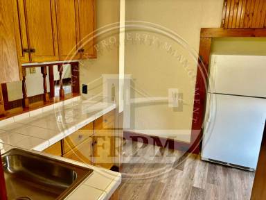 Main picture of 282 Sprague St