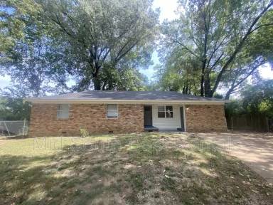 Main picture of 1935 Warner Ave
