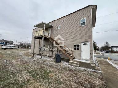Main picture of 702 W 5th St