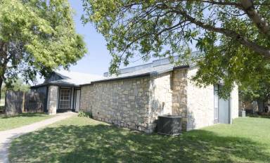 Main picture of 1001 Todd Ln