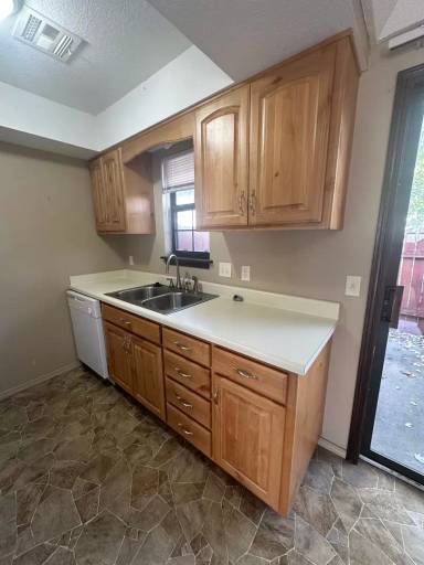 Main picture of 1107 S Saint Louis Ave