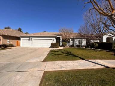Main picture of 3442 E Paradise Ave