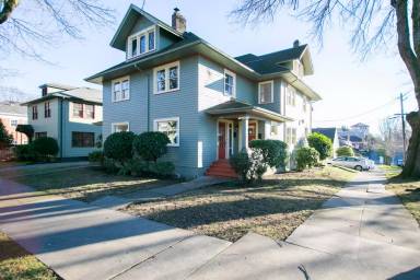 Main picture of 2702-2708 Southeast Main Street