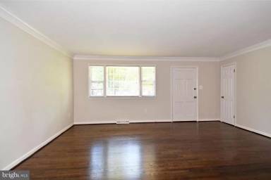 Main picture of 8800 McNair Dr