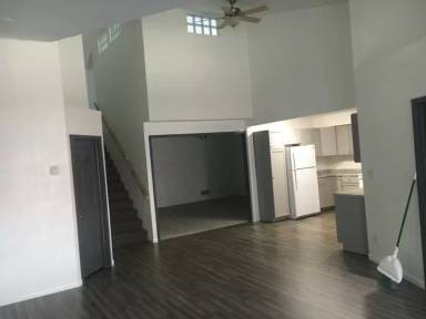 Main picture of 400 Stephans St