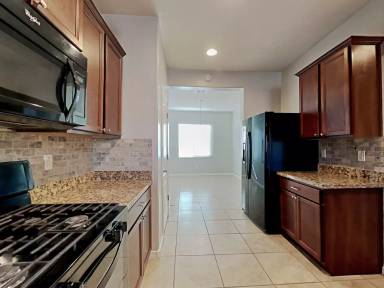 Main picture of 40026 W Pryor Ln