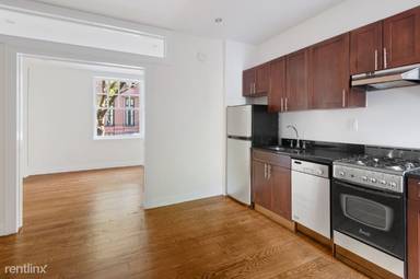 Main picture of 207 W 11th St