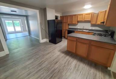 Main picture of 343 W 8th St