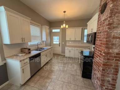 Main picture of 1077 S Roanoke Ave