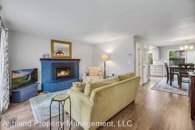 Main picture of 119 E Hersey St