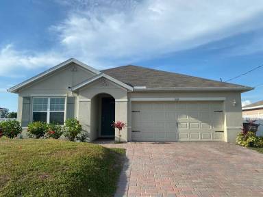 Main picture of 332 NW 19th Ter