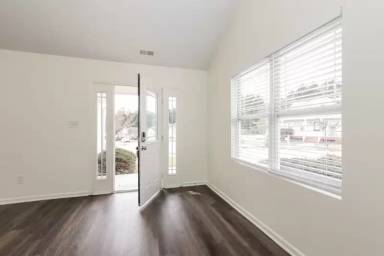 Main picture of 8104 Divernon Ave