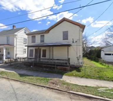 Main picture of 309 W McNeal St